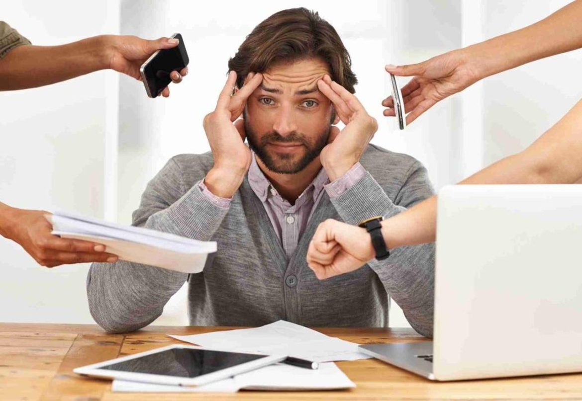 Pesquisas apontam que as condições de trabalho se tornaram mais intensas, extensas e tensas - Revista Cipa