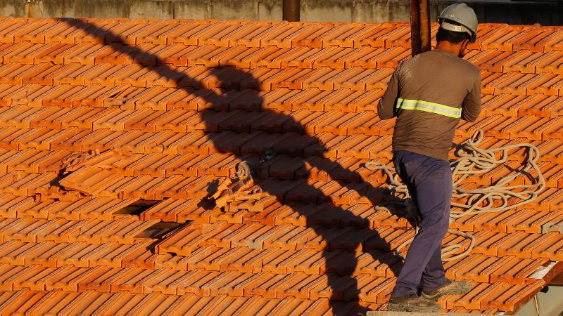 Calor extremo e trabalho: OIT alerta para desafio global e medidas urgentes - Revista Cipa