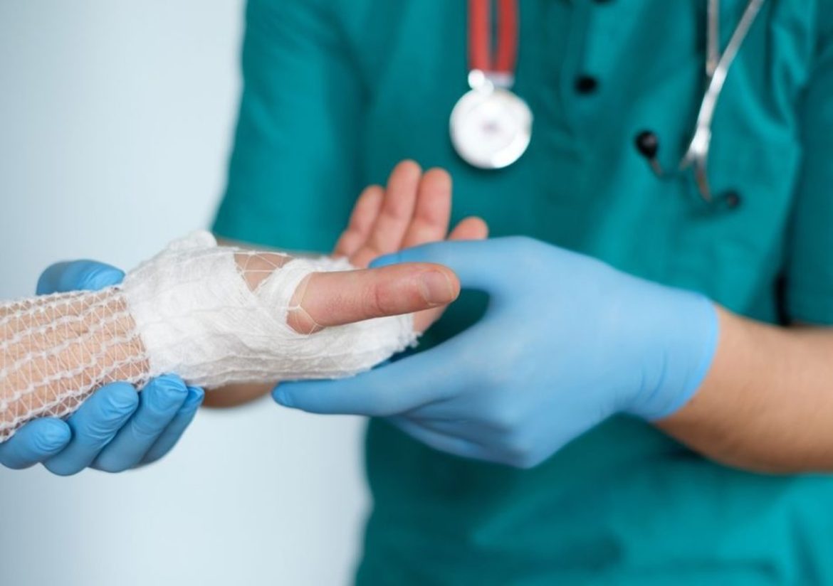 Fundacentro firma parceria para melhorar notificações de acidentes em hospitais - Revista Cipa