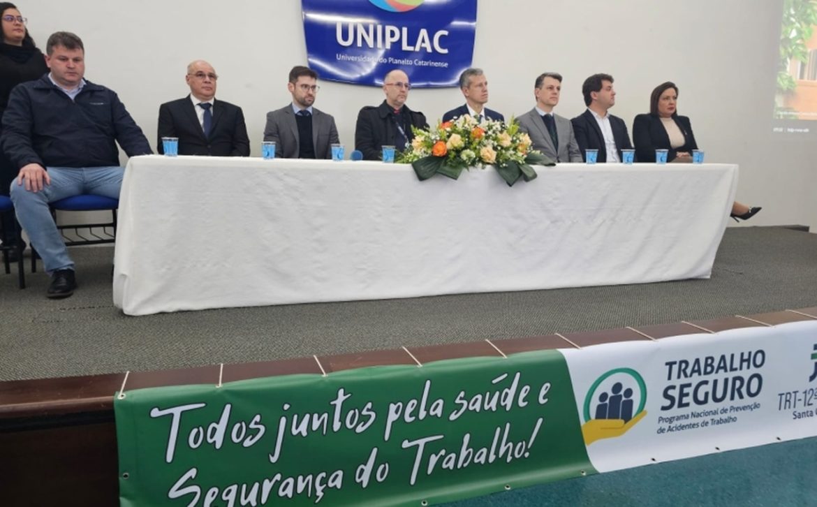 Saúde do trabalhador no cultivo de maçã é tema de debate no SC - Revista Cipa